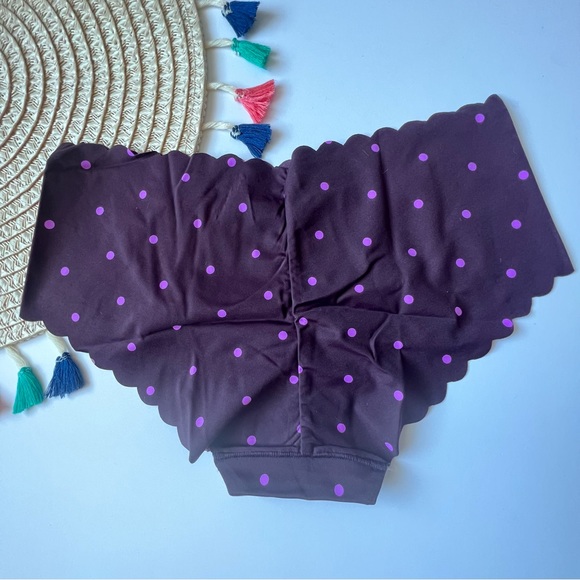 Victoria's Secret No Show Hiphugger Panty Bordeux Purple Dot NEW - Picture 4 of 5